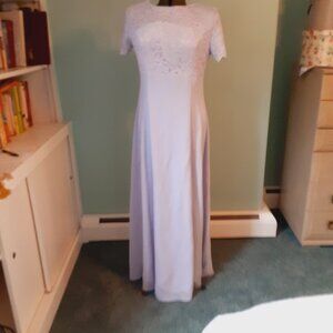 LANZ OF SALZBURG BRIDESMAID OR MOTHER OF THE BRIDE SHORT SLEEVE LILAC GOWN 10